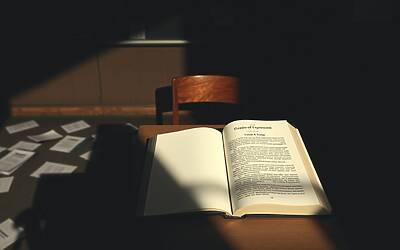 Christian Raimo e la sospensione: cosa c'è dietro agli attacchi al ministro Valditara?