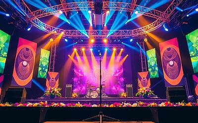 Co-conduttori Sanremo 2025: chi salirà sul palco con Amadeus?