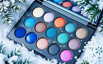 Colori freddi per l'inverno: scopri le migliori palette di ombretti 2023
