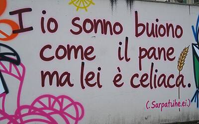 Fedez lancia frecciate a Chiara Ferragni: ironia e provocazione nei social