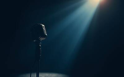 Geolier: l'autenticità della sua musica in una recensione che colpisce.