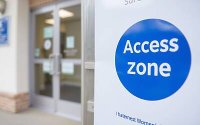 Inghilterra vieta manifestazioni contro l'aborto: nuove regole per le cliniche