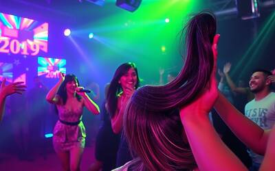 Katy Perry perde una ciocca di extension strappata da un fan entusiasta