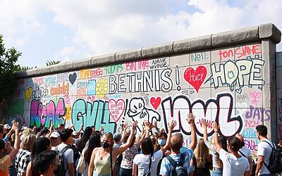 Muro di Berlino: eredità culturale e sociale 35 anni dopo la caduta