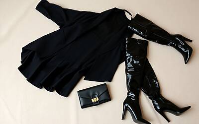 Outfit total black per feste: idee chic e abbinamenti eleganti