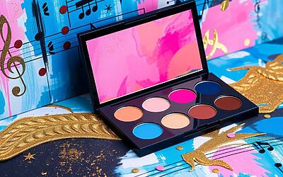 Paola Iezzi racconta il fidanzato condiviso e la forza della sorellanza