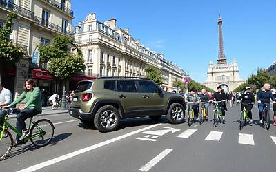 Parigi vieta i SUV in città per migliorare l'ambiente e la mobilità