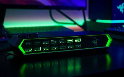 Razer presenta Super Dock innovativo con 14 porte in soli 19 cm
