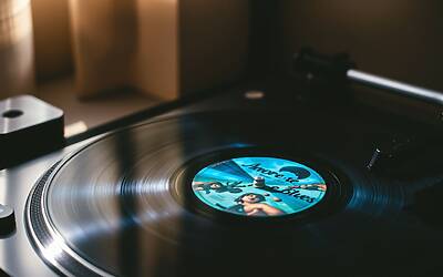 Shari annuncia il suo attesissimo primo album in uscita il 29 novembre