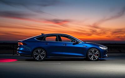 Xpeng P7+: berlina elettrica elegante e conveniente per ogni esigenza di guida