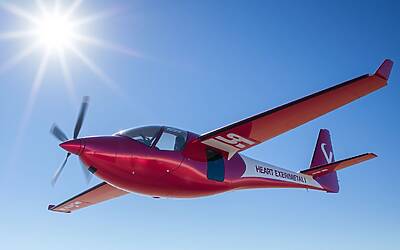 Aereo elettrico innovativo pronto per il decollo verso un futuro sostenibile