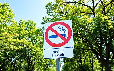 Fumare all'aperto in Italia: nuove regole e restrizioni da conoscere subito