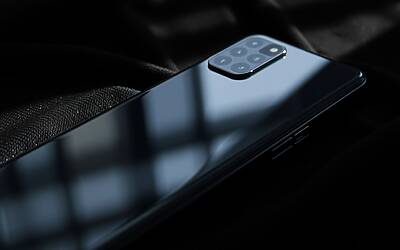 Galaxy S25+ licenziato da Samsung, immagini pubblicate online suscitano curiosità e polemiche