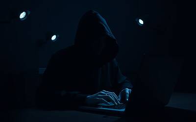 Giornalisti spiati: la denuncia di Amnesty International sul governo serbo e la libertà di stampa