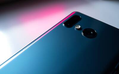 Samsung Galaxy S25 Ultra svela un sorprendente blu che appare grigio in immagini trapelate, ecco il confronto