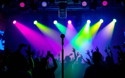 Tony Effe: artisti si ritirano dal Capodanno di Roma, motivazioni e dettagli sorprendenti