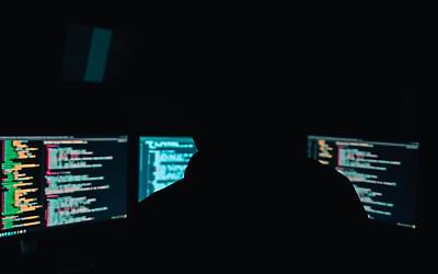 Attacco hacker in Italia: aziende e banche nel mirino dopo i ministeri