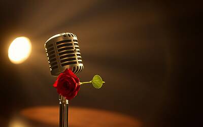 Marianne Faithfull, leggenda della musica e simbolo di libertà della Swinging London