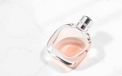 Narciso Rodriguez e il suo impatto rivoluzionario sulla profumeria contemporanea