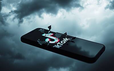 TikTok decide di lasciare volontariamente il mercato statunitense: cosa significa per gli utenti e le aziende?