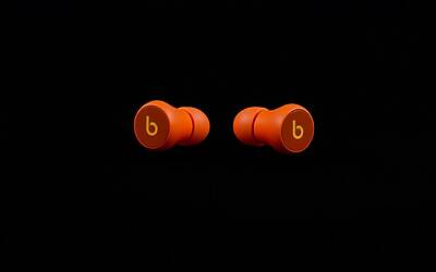 Apple lancia i suoi auricolari compatibili con Android dotati di sensore per il battito cardiaco nel 2024