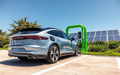 Auto elettriche: opportunità e innovazioni per un futuro sostenibile e competitivo