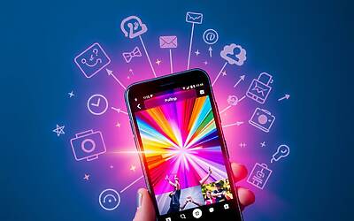 Flashes, il nuovo social network ispirato a Bluesky per condividere contenuti visivi