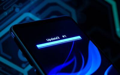 Galaxy S24 riceve aggiornamento di sicurezza di marzo 2025 prima del rilascio di One UI 7 stabile