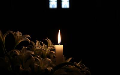 Papa Francesco assente: spiegazioni e curiosità sulle trasmissioni sospese come The Couple e GialappaShow oggi