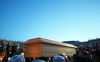 Papa Francesco funerali storia emozionante evento mondiale a Piazza San Pietro indimenticabile momento di pace
