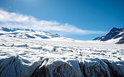 Ghiacciai Svizzeri in Estate con Scarsa Copertura Nevosa: Impatti e Prospettive Future