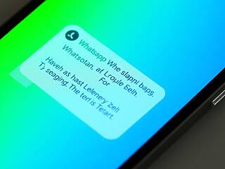 WhatsApp introduce riassunti automatici per migliorare gestione e lettura delle conversazioni quotidiane
