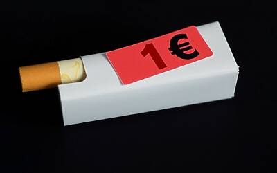Tassa sulle sigarette UE aumentata di 1 euro per pacco: cosa cambia per i fumatori italiani