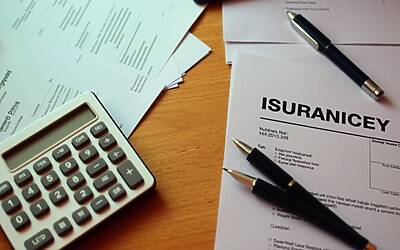 Deduzione assicurativa obbligatoria errori fiscali comuni tra professionisti da evitare subito