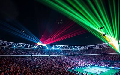 Geolier annuncia il live al Maradona 2026 con spettacolare volo dei droni sul pubblico