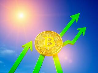 Bitcoin raggiunge nuovo massimo storico stimolando positività per borse italiane e mercato dei titoli di stato