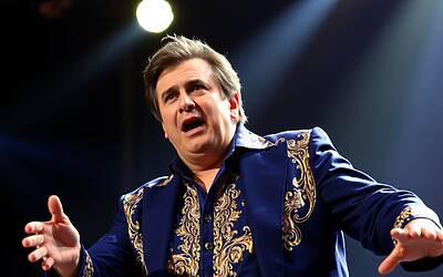 Carlo Conti sorprende con la nuova sfida televisiva per riconquistare Nadia Rinaldi