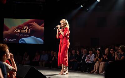 Iva Zanicchi incidente a Cornetto Battiti Live dettagli e aggiornamenti sull'infortunio durante lo show