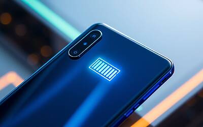 Smartphone Realme con batteria potenziata per durata estrema e prestazioni innovative nel 2024