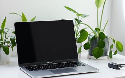 MacBook Pro M5 nuove norme senza caricatore problemi responsabilità e soluzioni per utenti europei