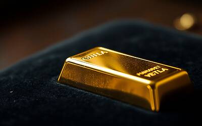 Oro supera 4.500 dollari: impatto della crisi venezuelana sui mercati globali