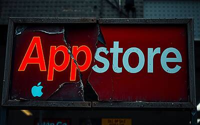 Apple accusa Bruxelles di sabotare la concorrenza digitale dopo il naufragio clamoroso dei nuovi app store alternativi