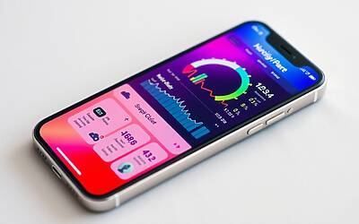 Apple rivoluziona Salute: nuovo design, AI avanzata e tracciamento pasti trasformano il benessere su iPhone