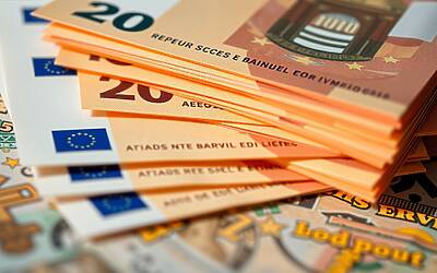 BCE cambia rotta: BTP al bivio, spread ai minimi storici spingono i risparmiatori alla scelta cruciale