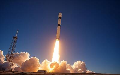 Blue Origin prepara mega costellazione di satelliti per internet globale e sfida diretta al dominio Starlink