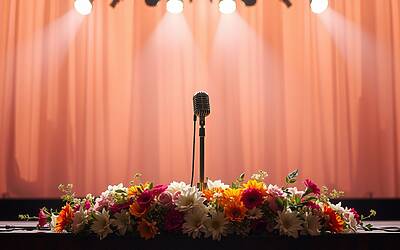 C’è Posta per Te svela ospiti a sorpresa tra star della musica, conduttore amatissimo e leggendario campione del calcio