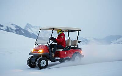Gruber racconta la fuga sul mezzo impazzito nella neve dopo l’incendio improvviso nello chalet di montagna