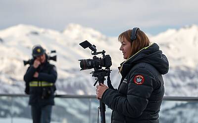 Incendio vicino allo studio di Davos, Lilli Gruber sospende la diretta di Otto e mezzo