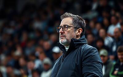 Juventus, tensione nell’amichevole col Benfica: Spalletti discute con un tifoso e colpisce Openda