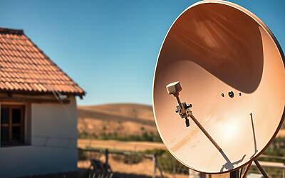 Musk rivoluziona il web: Starlink gratis per tutti scatena la corsa alla connessione globale